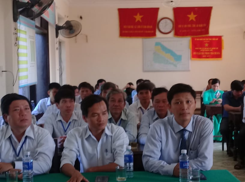 Lãnh đạo huyện tham dự ngày khai trương bộ phận tiếp nhận và tả kết quả xã Quảng lợi